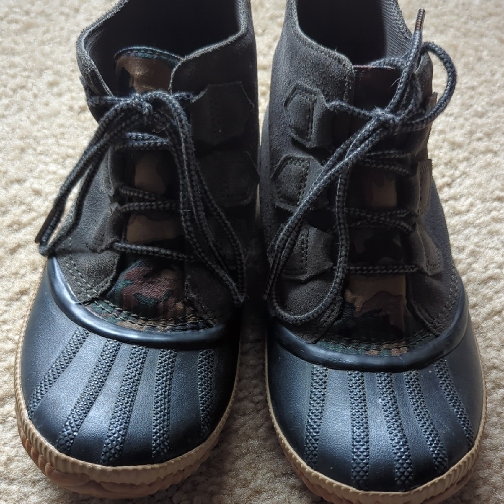 Camouflage Lace-Up Boots - Picture 4 of 5